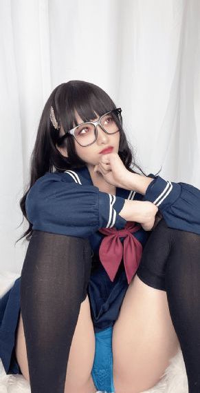 她扒下内裤让我爽了一夜动漫